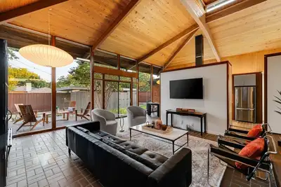 Image de Mid-Century Oasis