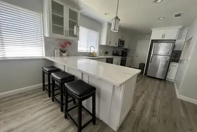 Image de Home Away From Home - Beautifully remodeled 4 bedroom home in the Central valley