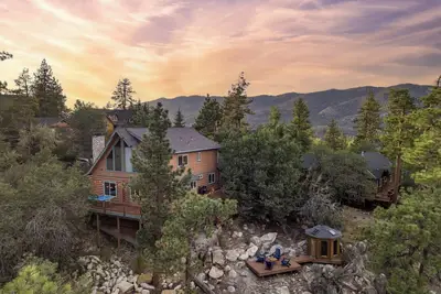 Image de Hot Tub, Foosball, Ping Pong + Bbq Grill | 10mins to Bear Mountain | Tanglewood