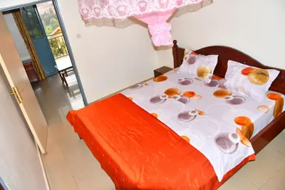 Image de Cozy Double Room with Workspace and Private Bath in Kigali