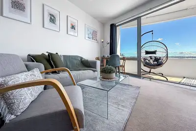 Image de Le Mirage | Stylish Apt inc. Pools, Sauna & more!
