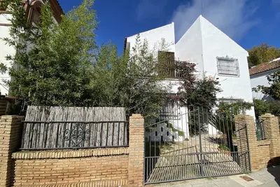 Image de House with garden 200 meters from the Gruta de las Maravillas (Cave of Wonders)