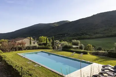 Image de Villa à San Giovanni Del Pantano avec 6 chambres à coucher, 12 couchages