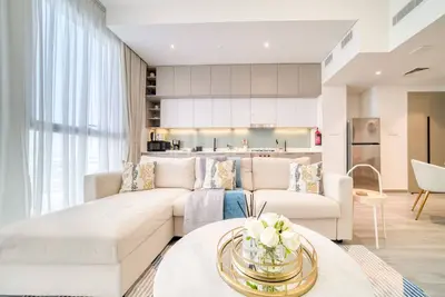 Image de Polished 1br at Noor 1 Midtown Dubai Production City by Deluxe Holiday Homes