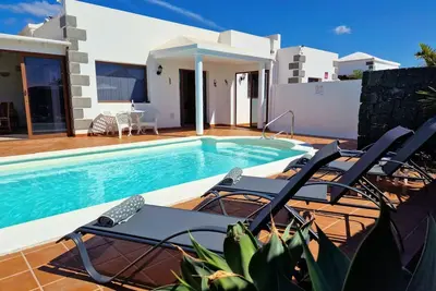 Image de Four Bedroomed Villa, Private Pool, air Conditioning, Central Playa Blanca