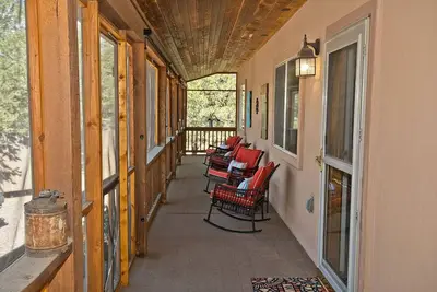 Image de Pinewood Family Retreat House with Game Room and Pool Table