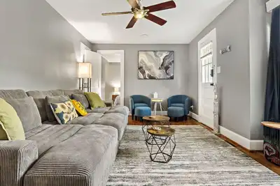 Image de {Cheryl's Blackstone Retreat} A quiet place with ultimate convenience to explore