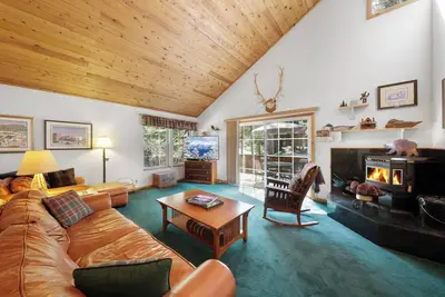 Image de Find Peace in the Pines – 3 Br Quiet Cabin Minutes to Tahoe Donner