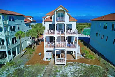 Image de East End, Beach Front, Sleeps 14, Communal Pool & Tennis Court