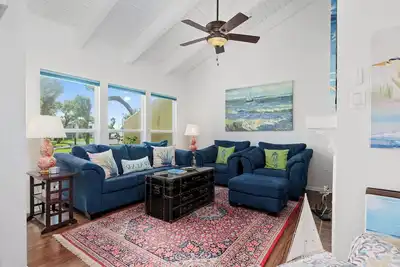 Image de Beautiful Bay View Condo | Cozy Interior + Pool & Bay Access!