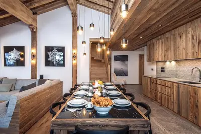 Image de Chalet, wifi, sauna, terrasse, cheminée ou poêle à bois, parking, télévision, casier à ski, 150m²