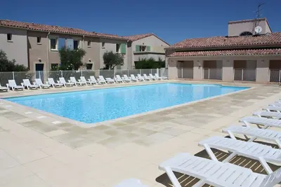 Image de Location vacances maison piscine Mouries Ls1-294.