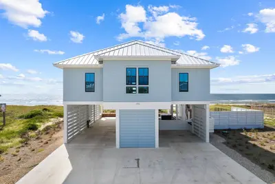 Image de Beach Glass: Beautiful 6 Bedroom Beachfront Home with Private Heated Pool!