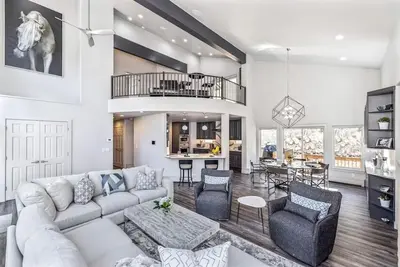 Image de Newly remodeled E. Vail home on Free Shuttle with gorgeous views, hot tub and Ac