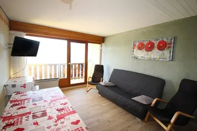 Image de Au pied des commerces, 3ème étage, vue montagne, balcon, télévision, casier à ski, 55m²