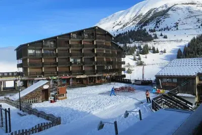 Image de Rez-de-chaussée, vue dégagée, balcon, casier à ski, 17m², Auris en Oisans