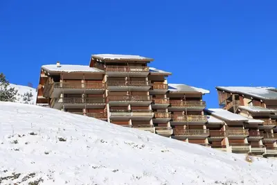 Image de 200m du centre station, 4ème étage, vue montagne, balcon, télévision, casier à ski, 19m²