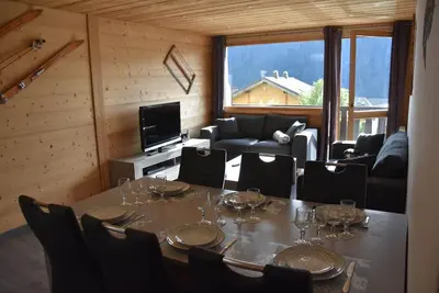 Image de 50m du centre station, balcon, parking, télévision, casier à ski, 70m², Châtel