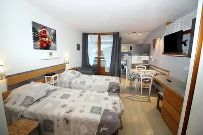 Image de 4ème étage, balcon, télévision, casier à ski, 27m², Brides Les Bains