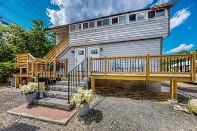 Image de Shorebreeze Inn | House in Kennebunk near outdoor rec with pool access