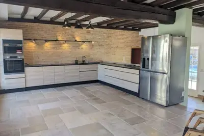 Image de Maison avec grand jardin arboré & piscine partagés