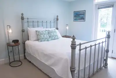 Image de 6 bedroom beach house steps from Goose Rocks Beach!