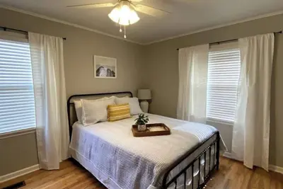 Image de Walk to Expo: Clean, Cozy, and Pet Friendly