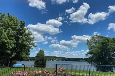 Image de New Lake House 20 minutes to Downtown Nashville! Water slide, Movie theater Etc!