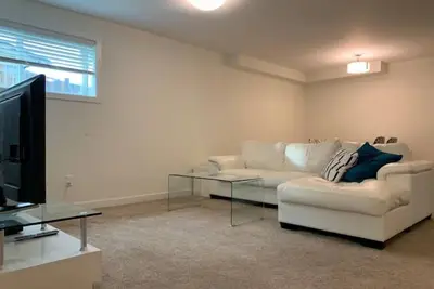 Image de Modern 2 bedroom suite w/ private entry\n