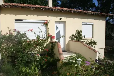 Image de Maison 10 minutes de Porto-Vecchio dans un hameau. A 20 minutes de Figari Sc.