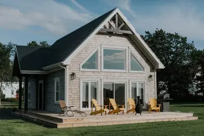Image de \"Across the Way\" 3-Bedroom Country Home\n