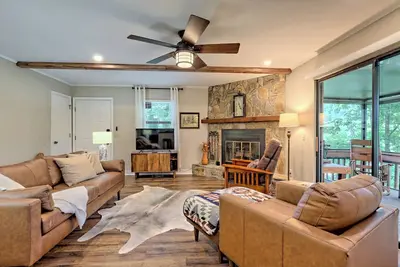 Image de Treetop Haven - Updated with Golf Course & Forest Views - Dog friendly!
