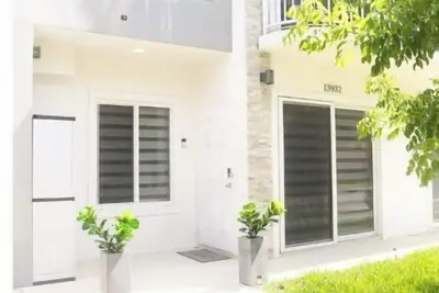 Image de Insta Worthy Modern Bungalow