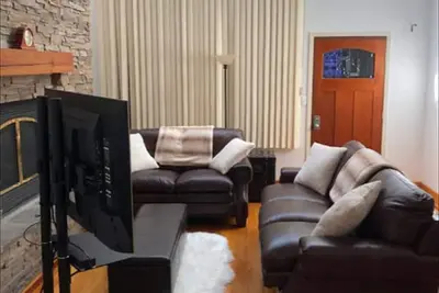 Image de Loft apartment in the heart of downtown New Haven and blocks from the Omni Hotel