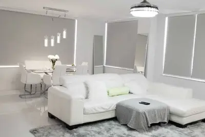 Image de Beautiful condo, large 1400 sq ft. corner unit, beautiful view, sunset.