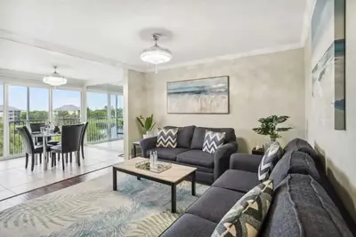 Luxury, Lake & Sunset Views, pool, 1/2mi to beach!