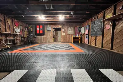 Image de Dragons Lair - motorcycle friendly, all paved roads, lockable garage, no incline
