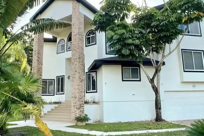 Image de Mansion W/ Pool, Canal and Luxury Amenities!