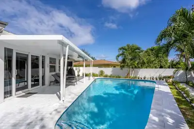 Image de 3br 2ba Heated Pool Home Pool Table Great Location