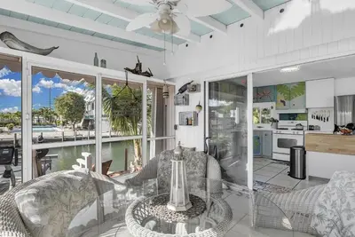 Image de Bikini Bottom - 3 Bedroom Home Canal With Boat Lift - Rental Lic# Vaca-23-244