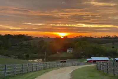 Image de Family Friendly Modern Farmhouse 42 Private Acres