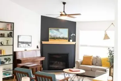Image de Newly Renovated 5 bedroom, 3 bath split level entry home in quiet neighborhood.