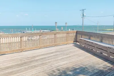 Image de Studio Condo With Bay View!