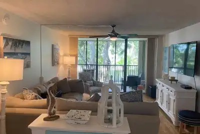 Beach retreat condo, walking distance to the ocean! Fit for the whole family.