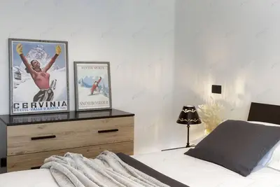 Image de Bright apartment in the town center with ski storage and communal parking.