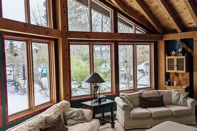 Image de Muskoka 4 season Chalet: Beach Vball, Hot tub, Gourmet Cooking, more!