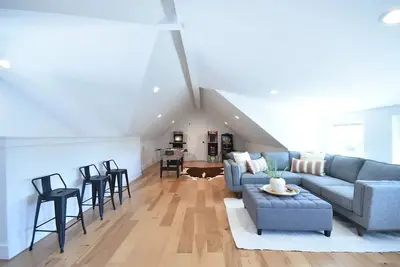 Image de Charming Home/Game Room/Private Adu/City Views!