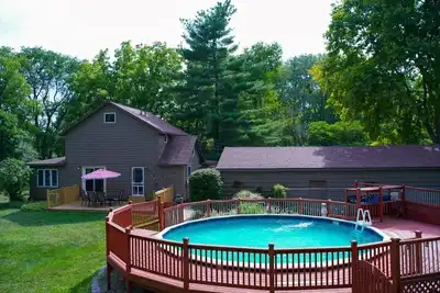 Image de Riverfront, swimming pool, hot tub, pickleball court, basketball, billiard