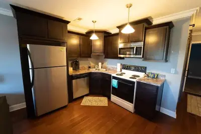 Image de Cozy Apartment! Downtown Jeffersonville! Short Walk to River!