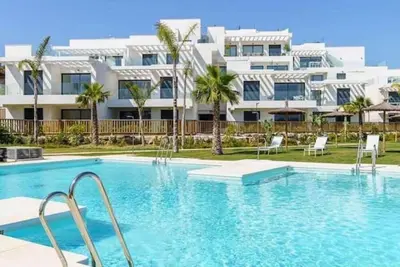 Image de Luxury-Chic Hideaway with sun-drenched terrace